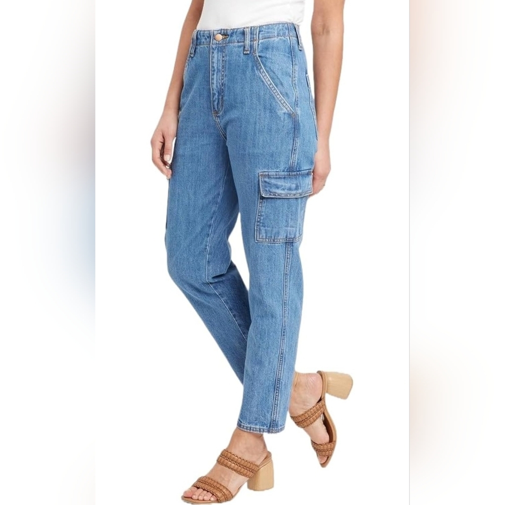 Universal Thread Mid-rise Boyfriend Cargo Jeans Medium Wash Blue Denim.